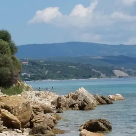 Aleksandros Βίλα Xiropotamon